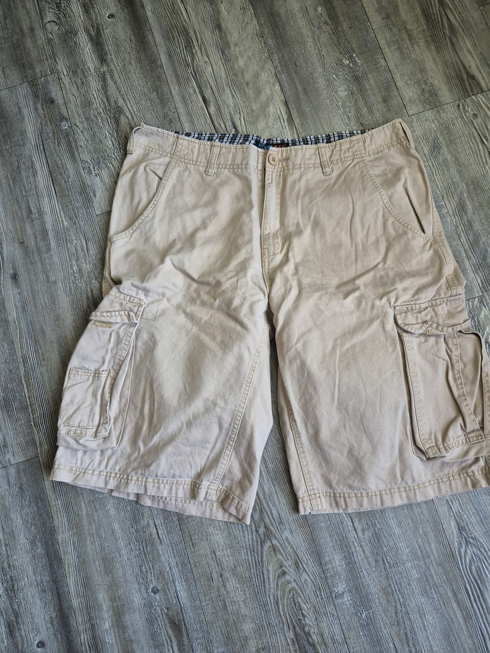 Blue Sol Men's Cargo Shorts in Light Beige